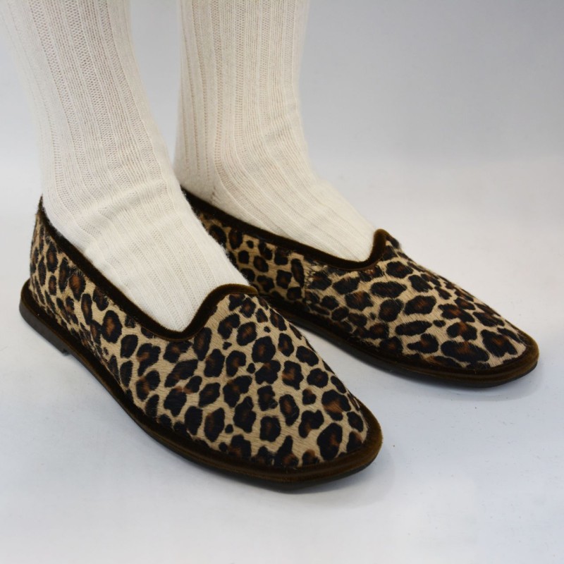 Slipper in cavallino con suola rigida...